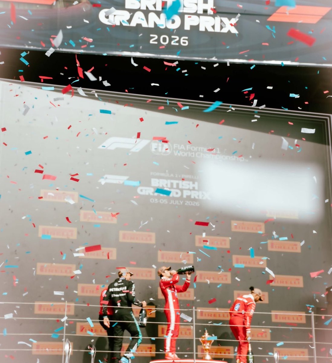monlclerc's tweet photo. festeja que te lo mereces ❤️ https://t.co/bsPPiLMeda