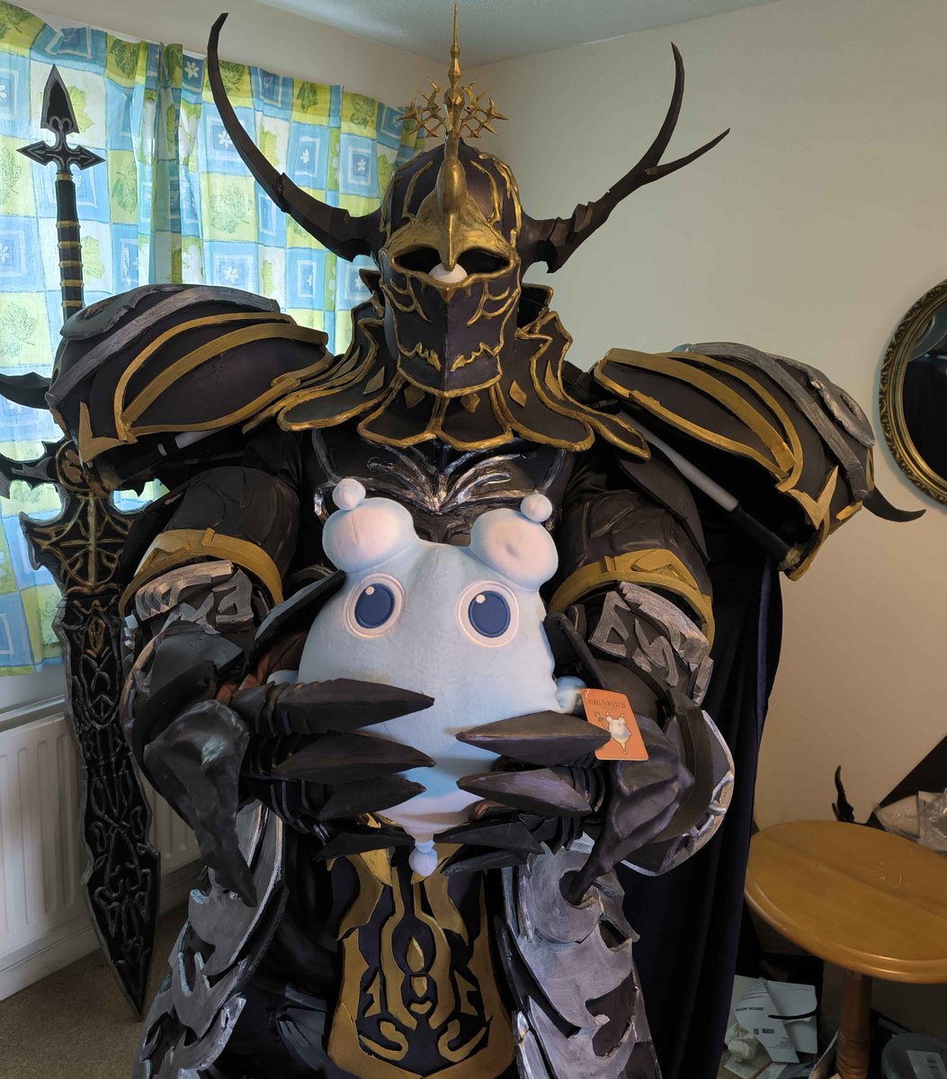 CatfishNeo's tweet photo. It's dangerous to go alone, take this.

#FFXIVcosplay #FFXIV #ff14cosplay #ff14 https://t.co/jktKrEiKnR