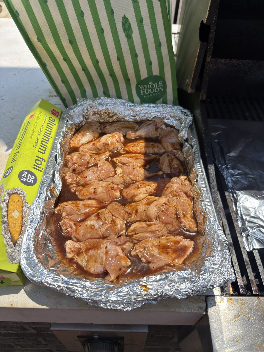 IAMJRoddyRod's tweet photo. Bout to get down with these  Spicy Garlic Jerk Grilled Wangs shawty , Organic Wangs 👨🏾‍🍳 https://t.co/RUDJ6VfXbR