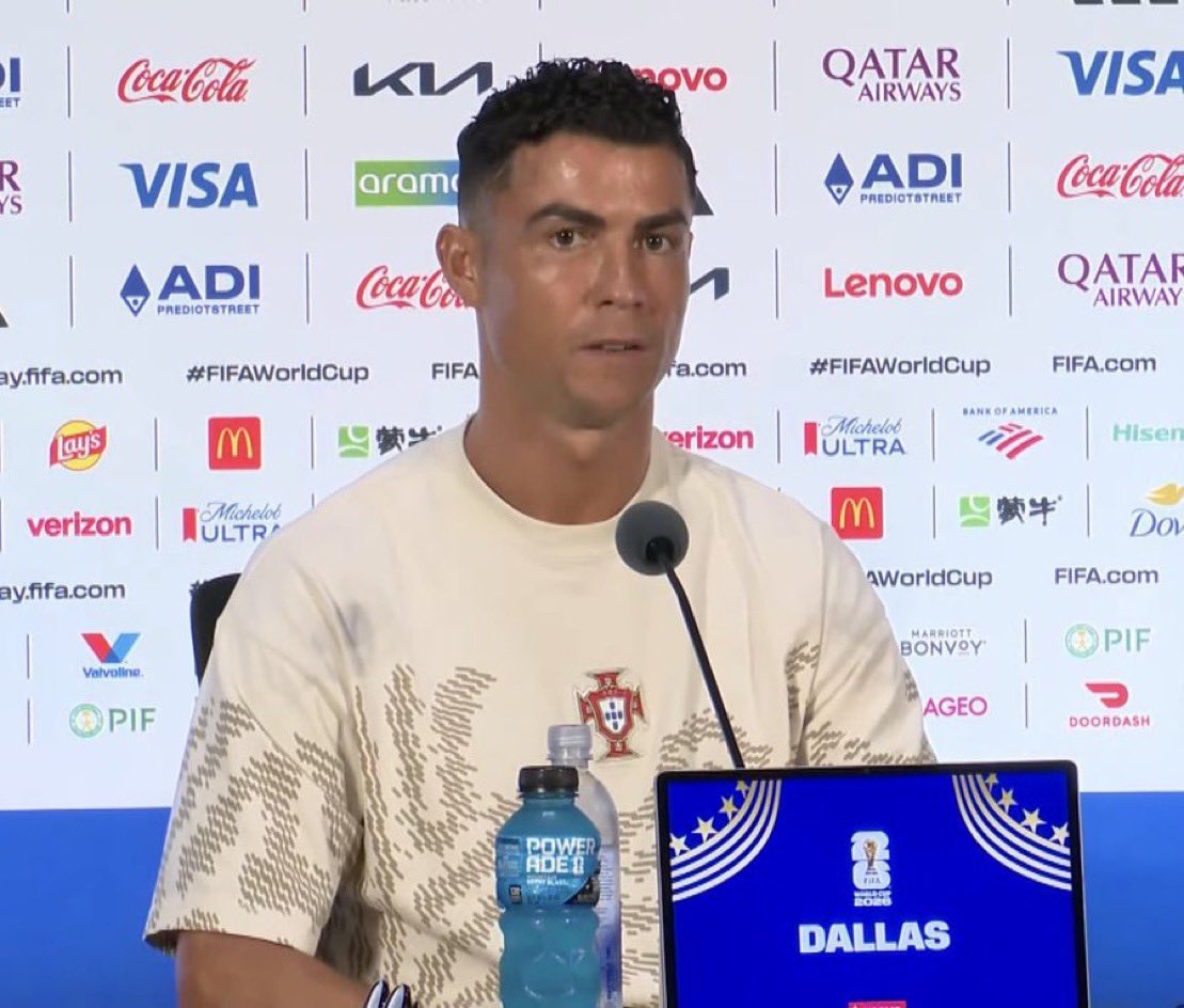 ActuFoot_'s tweet photo. 🚨🚨 Cristiano Ronaldo 🇵🇹 : « C’EST MA DERNIÈRE COUPE DU MONDE !!!! 👋 (…)

Je remercie Dieu pour ma vie. 

Si je gagne, je serai toujours Cristiano. Si je ne gagne pas, JE SERAI TOUJOURS CRISTIANO. » 🗣️

🎙️ conf. de presse https://t.co/v3ftBnOGTK