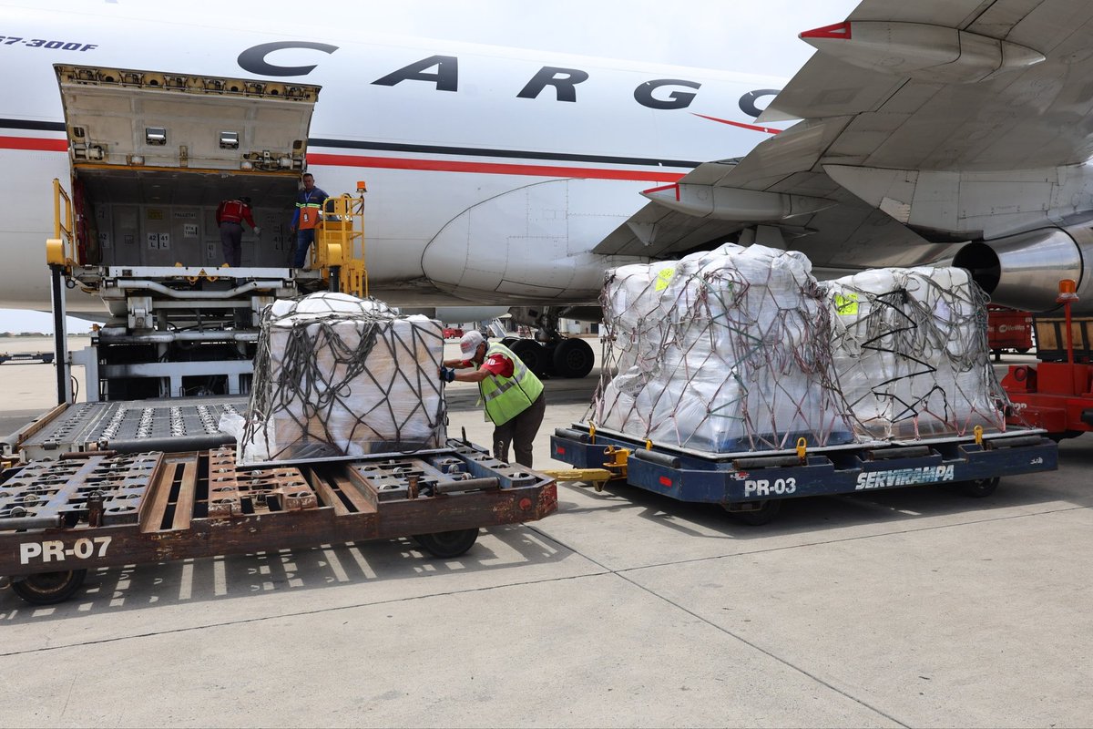 Cancilleria_ve's tweet photo. 📰#Noticia | Venezuela recibe hospital móvil desde el Reino Unido

El arribo del equipamiento contó con la presencia de representantes diplomáticos del Reino Unido quienes supervisaron el desembarque de los módulos médicos.

https://t.co/OHBq9gNMlR https://t.co/43EFXYfwwh