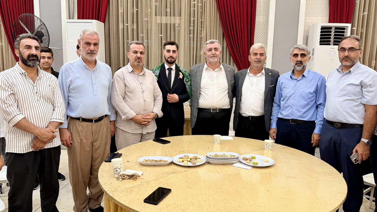 HudaPar21's tweet photo. 📍Düğün Merasimleri

İl Başkanımız Zeynul Abidin Gülsever ve beraberindeki heyetimiz, Ergani İlçe Başkanımız Uğur Uşar’ın oğlunun düğünü başta olmak üzere Önen ve Baran ailelerinin düğün merasimlerine katıldı.

Uşar, Önen ve Baran ailelerinin büyükleri tarafından karşılanan İl Başkanımız, aileleri tebrik ederek evlenen çiftlere iki cihan saadeti temennisinde bulundu.