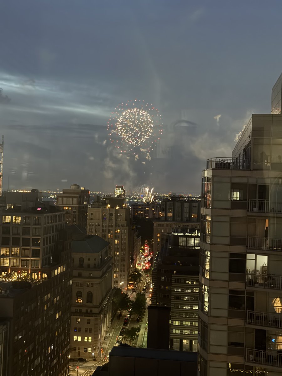 _mj92_'s tweet photo. Pretty Decent Fourth In the City https://t.co/Sizb1MjKPu