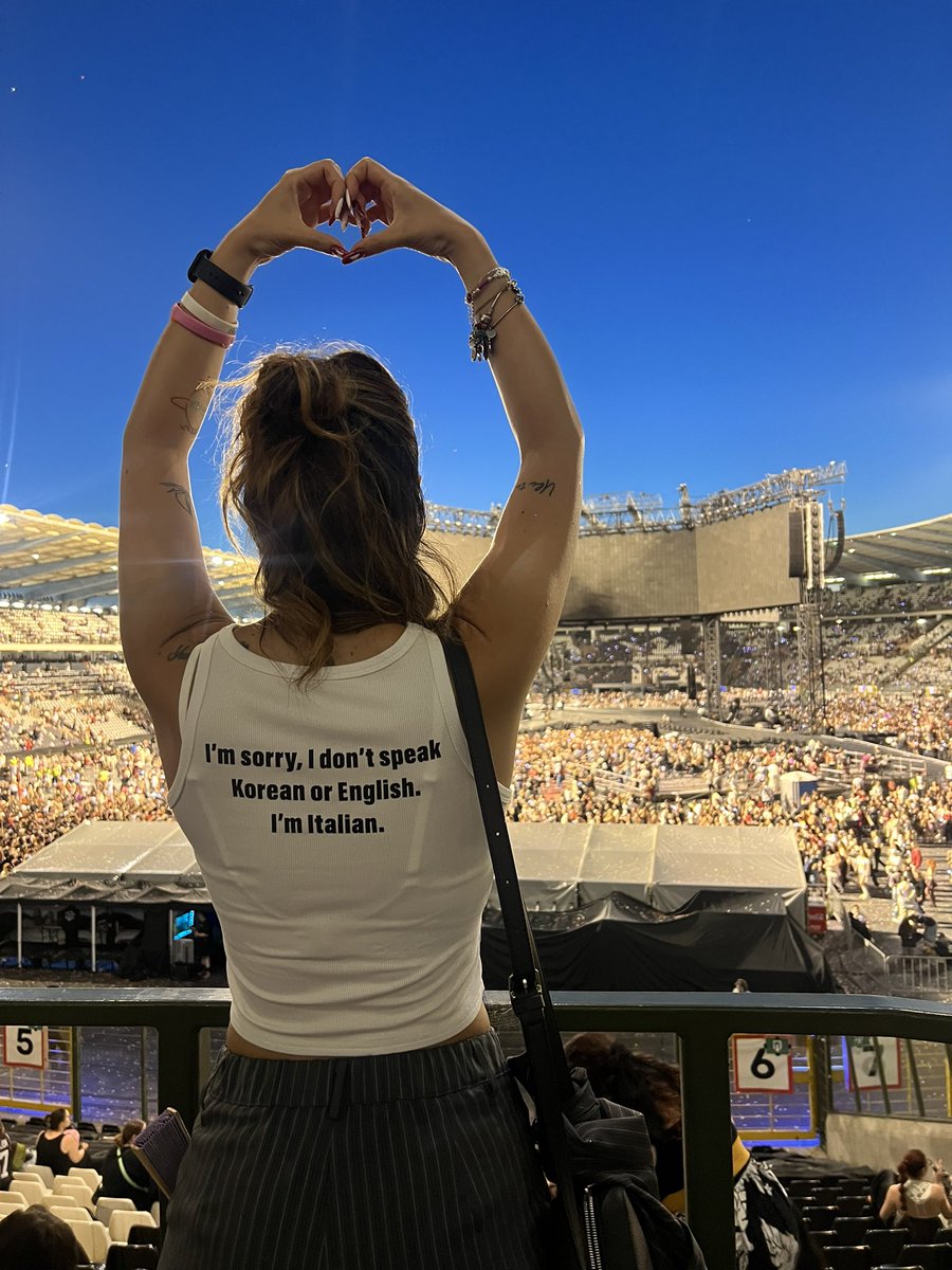 FGrazioso7's tweet photo. Depry post-concerto ancora non supera #btstour #BTS_ARİRANG #BTS_ARİRANG_BRUSSELS https://t.co/xpLD1aAJ3A