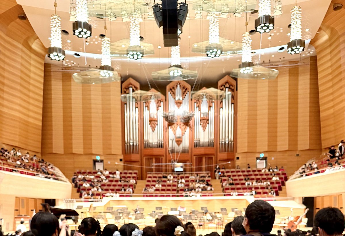Omoi3965's tweet photo. 本日の初音ミクシンフォニーで初めて「グリーンライツ・セレナーデ」をフルオケ演奏していただきました！
東京公演限定なので本当に1度きりのサプライズです……！鳥肌が立つほど素晴らしいアレンジと演奏でした。
聴きたかった方、CDやBDには収録されますのでそちらもぜひ！
#初音ミクシンフォニー https://t.co/aDuGhlPX86