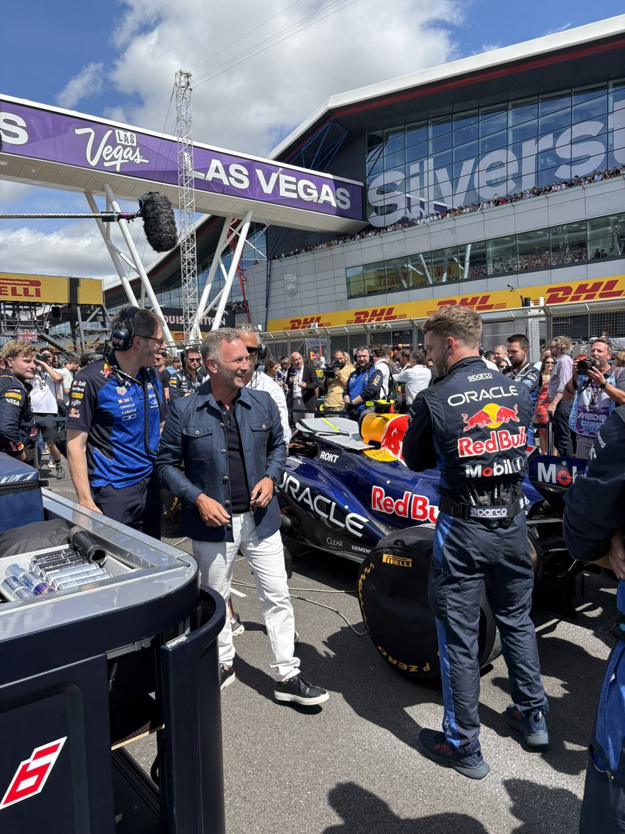 ErikvHaren's tweet photo. Verstappen bij Sky Italia over niet wisselen van de motor: ‘Je moet aan het team vragen waarom, ik had het anders gedaan’. https://t.co/FPQ2Lvwdh5