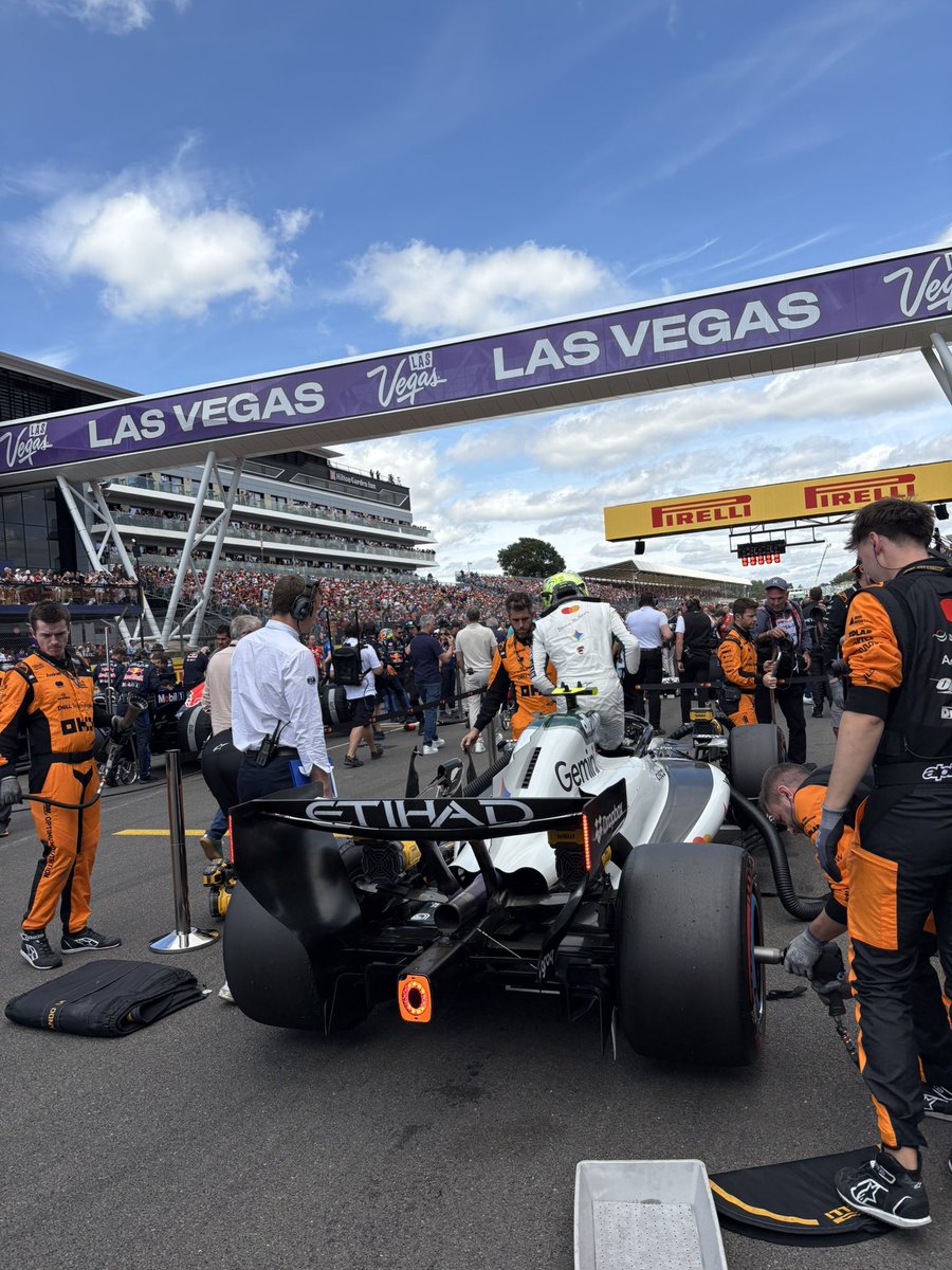ErikvHaren's tweet photo. Verstappen bij Sky Italia over niet wisselen van de motor: ‘Je moet aan het team vragen waarom, ik had het anders gedaan’. https://t.co/FPQ2Lvwdh5
