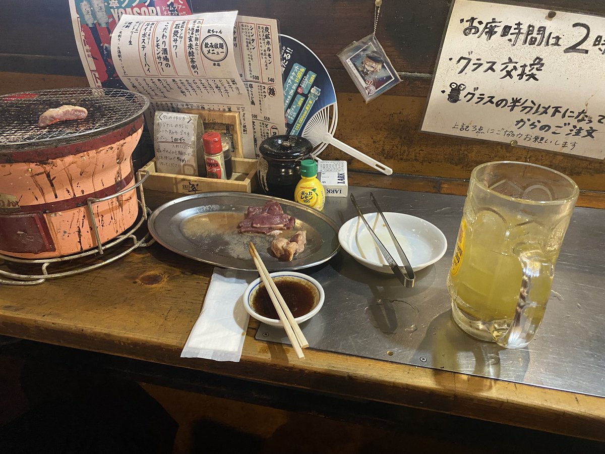 SG_SOFTWARE's tweet photo. 西帯広の有楽町というホルモン＆ジンギスカンの店で帯広の旅を終了だったんですが、駅に戻ってくる時間が1分30秒遅れてしまい予約していたバスに乗れず😇

結局JR切符を買い直して帰ってきました。

44歳を迎えた旅の〆はいつものホルモン🥩
やっぱコレだね😌
皆様今後ともよろしくお願いいたします😁 https://t.co/TpPETdITLh