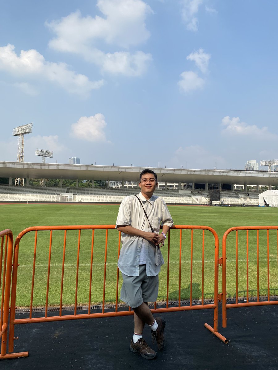 kuewortel's tweet photo. semalam nonton panggung pertama teh hijau di BIGU! 🍵💚🥹 https://t.co/bwkWWAOgmi