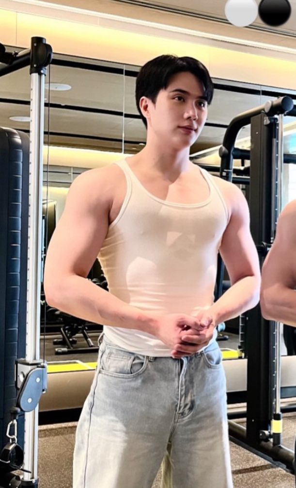 Aunchit1996's tweet photo. คนเดิมชุดคล้ายเดิม แต่ร่างใหม่มาก พี่อินโตไวจังอะ
#innsarin https://t.co/RNkOKKkrCA
