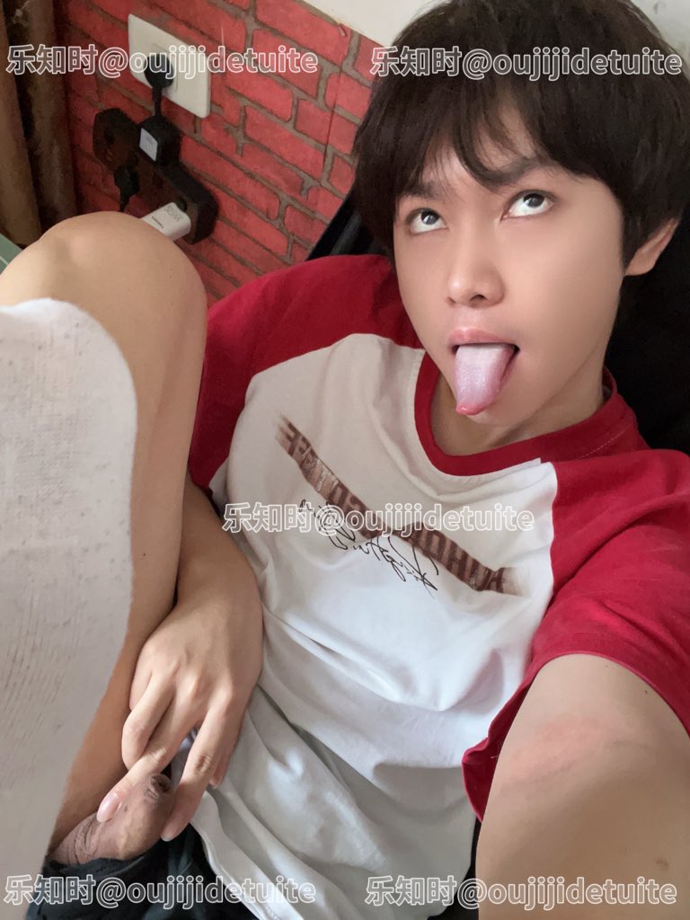 oujijidetuite's tweet photo. 来和我一起翻白眼吐舌头高潮漏尿吧 https://t.co/dAXzczILYO