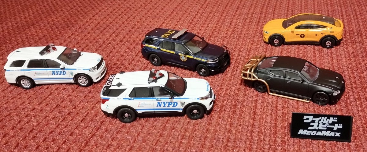 RYK_9NYPD's tweet photo. 500円のワイルドスピードガチャでチャージャーでたんで、家にあるミニカーかき集めて並べてカーチェイスさせてみた☺️！！
州警察と市警に追われています(泣)😭 https://t.co/3UDlgXUtCY