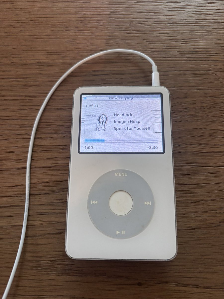 Elijefecito's tweet photo. What are some of most performative albums I can put on this ipod? https://t.co/Znn0WMzL2p