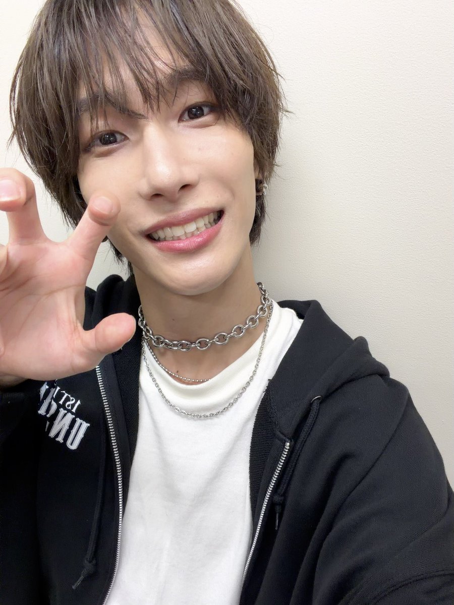 fukuitomoya0123's tweet photo. 福井巴也 1ST LIVE『UNSAID』

東京公演ありがとうございました！

次は7月19日京都公演です！！！

らぷちと初ドラゴンしました笑

まだまだたくさん『UNSAID』聞いてね！

最後まで駆け抜けるぞー✌︎

#UNSAID https://t.co/yDyrJieAPt
