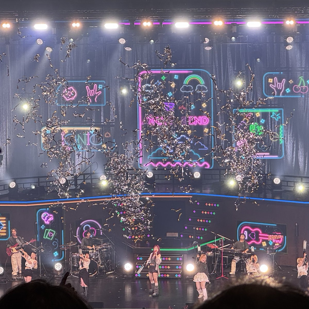 ssshio_ai's tweet photo. 応援してくれる人やチームの人が笑っていてくれたらうれしいという気持ちでここまで人のために一つひとつをできる人がいるんだなあ、あいなちゃんだなあと思ったし、”行く末を生きがいにしてほしい”なんて言えるまでの気持ちを思って心がぎゅってなった、人としてかっこよかった、！
#アイナ渋谷 https://t.co/Ltp19RXJjH