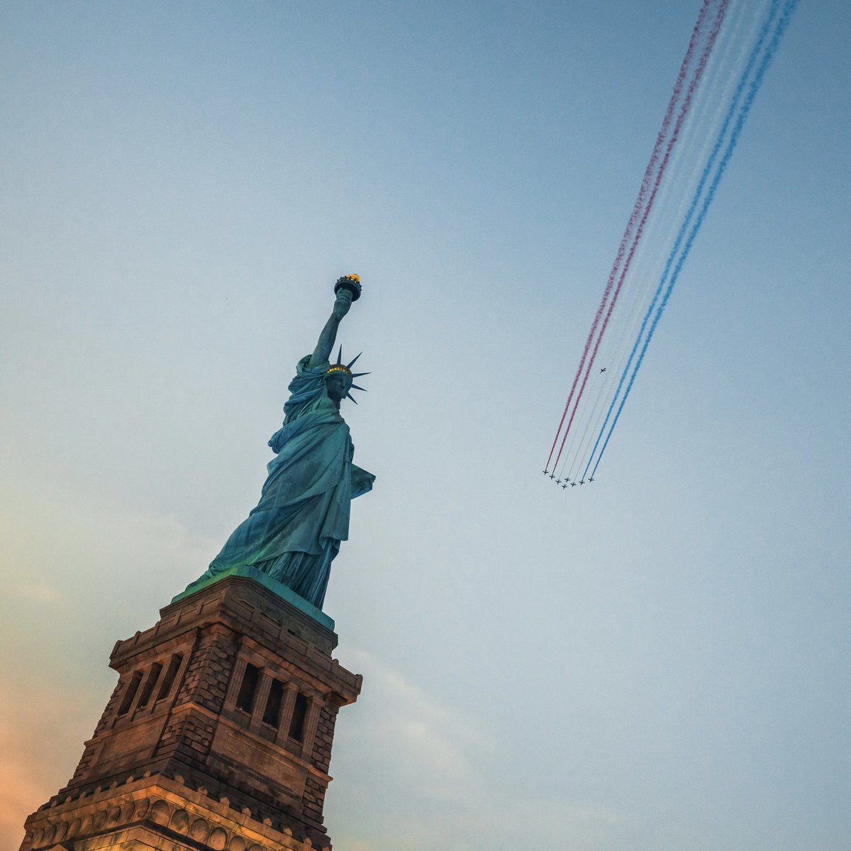 meliorist59's tweet photo. @photoframd @WhiteHouse #LadyLiberty https://t.co/5Mnn9h609Q