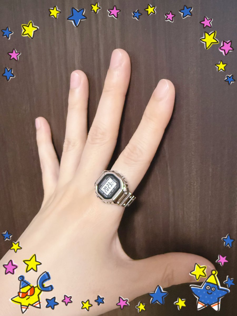 tribecsoss's tweet photo. 出来立てのヨドバシで

G-SHOCK nanoと
CASIO RING WATCHと

試着してみたら
RING WATCHのシルバーが
とっても気に入ったので
購入してみた！
可愛いー！

G-SHOCK nanoだと
赤？黄色？全く似合わないw

シルバーが使いやすいな！

#CASIORINGWATCH https://t.co/shpb5BX7RM
