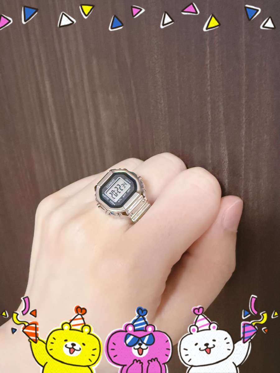 tribecsoss's tweet photo. 出来立てのヨドバシで

G-SHOCK nanoと
CASIO RING WATCHと

試着してみたら
RING WATCHのシルバーが
とっても気に入ったので
購入してみた！
可愛いー！

G-SHOCK nanoだと
赤？黄色？全く似合わないw

シルバーが使いやすいな！

#CASIORINGWATCH https://t.co/shpb5BX7RM