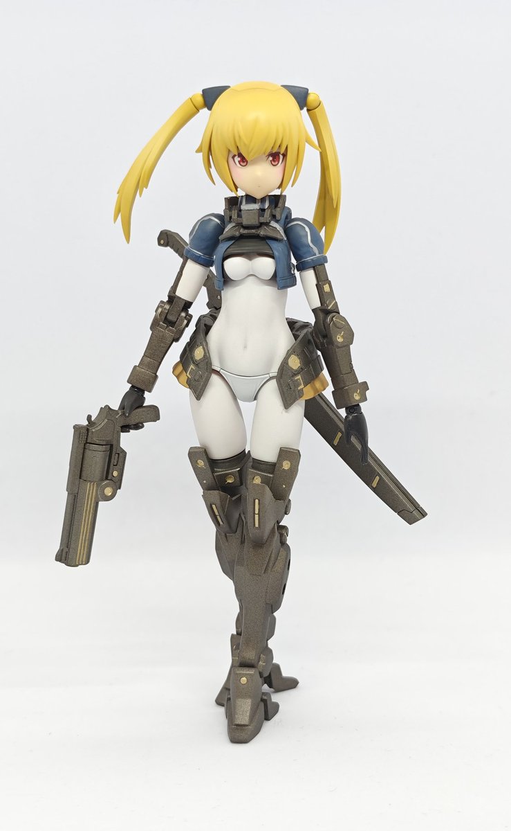 banzaiinokosama's tweet photo. イノ子様の新形態を制作しました！
マグナムとソードで戦います。 https://t.co/IYItypBSwc