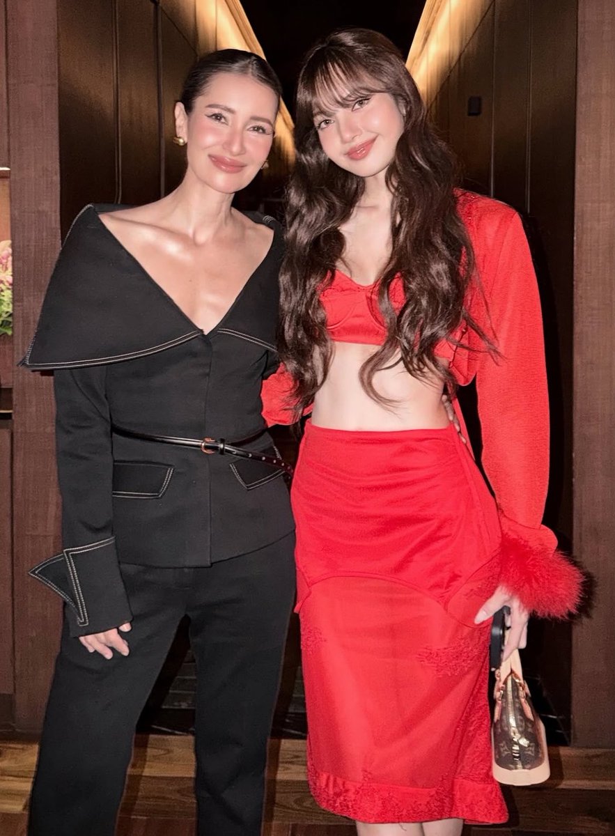 vousjay's tweet photo. พี่แอนกับลิซ่าในงาน after party เฟรมตัวแม่กับตัวมัมประกบกันมาก https://t.co/2HxcdH9Dou