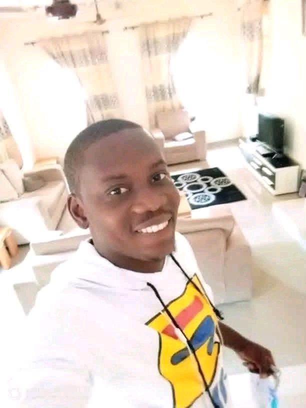 MeleeNah1's tweet photo. THE DAY I SOLD 792 BROILERS BECAUSE I SAID MY NAME WAS "MUSA."

After my NYSC, I moved to Kano to stay with my elder brother. Instead of asking me to start looking for office jobs, he believed in my agricultural passion.

He bought a piece of land around Jaba, close to the Trade Fair, fenced it, dug a well, built a two-pen poultry house, stocked it with 800 broiler chicks, and gave me some startup money.

That was my office.

Every single day, I trekked from around Gamji Academy through Shago-Tara to the farm three times daily. Morning, afternoon, and evening.

Why?

Because I didn't know how to ride a motorcycle.
Ironically, my brother had already bought me one, but there was nobody to teach me. He was always too busy.

So my legs became my transport.
Those long walks taught me discipline.

Six weeks later, I had only 8 mortalities out of 800 birds. The birds were uniform, healthy, and heavy.

That wasn't luck.

Before then, I had spent years learning practical poultry management on a commercial farm owned by a woman. 

I wasn't just reading books—I had field experience.

Then came the sales period.

I went to France Road Market looking for buyers.
Someone introduced me to an Alhaji who needed about 300 broilers to share as Sallah gifts.

He visited my farm.

He carefully inspected the birds.

He noticed that even though there were slight size differences—as expected in any flock—they were healthy, well-managed, and impressive.

He turned to me and asked,
"Who owns this farm?"
I replied,
"I do."

Then he asked,
"What is your name?"

Immediately, something crossed my mind.

During my NYSC in Nasarawa State, many people called me Musa.

So I smiled and replied,

"Musa."

The Alhaji paused.

He looked at me for a few seconds.
Then he smiled warmly.
He walked over...
...and embraced me.

He said,
"Musa was my late father's name."
That moment changed everything.
Instead of buying just 300 birds...
He bought all 792 broilers.
He paid a good price.

Then, to my surprise, he added extra money as a gift.

As if that wasn't enough, he introduced me to owners of major cold rooms who became future customers.

That single introduction opened bigger doors than I had imagined.

That experience taught me something I have never forgotten:
Relationships can be more valuable than advertisements.

Many people today only hear negative stories about Northern Nigeria because insecurity dominates the news.

But before insecurity became widespread, I experienced a different North.
I met people who were generous.
People who respected hard work.
People who kept their word.

People who would invite a stranger into their home, feed him, and treat him like family.

I was privileged to experience that hospitality firsthand, and I remain grateful for it.

Yes, insecurity has damaged trust, disrupted businesses, and stained the image of many innocent communities.

But we should not allow the actions of criminals to erase the kindness of millions of law-abiding Nigerians.

The government must continue to strengthen intelligence gathering, support community policing, improve border security, create jobs for young people, and ensure that criminals are arrested and prosecuted regardless of tribe or religion. 

Peace and justice are essential if farmers, traders, and investors are to thrive again.

Agriculture grows where there is peace.
Markets flourish where there is trust.

And Nigeria will move forward when we see 
ourselves first as one people.

Sometimes, I look back and smile.
Who would have thought that one simple answer

"My name is Musa."

would become the beginning of one of the biggest poultry sales of my early career.

Never underestimate the power of kindness, relationships, and a good reputation. 

They can open doors that money alone never will.

#insecurity 
#Farmstory

~Umaru Ezekiel Esude