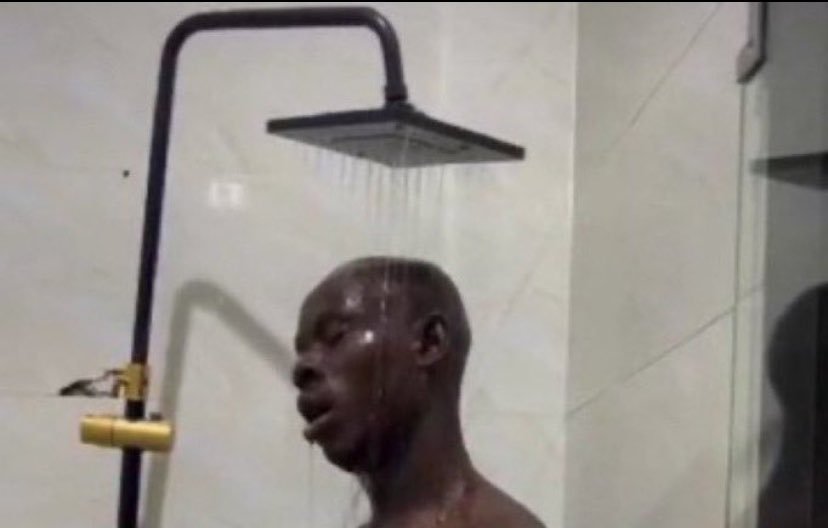 KrizfxAcademy's tweet photo. Nobody: 

Traders who bought an account with them https://t.co/ak9GZf4yrs
