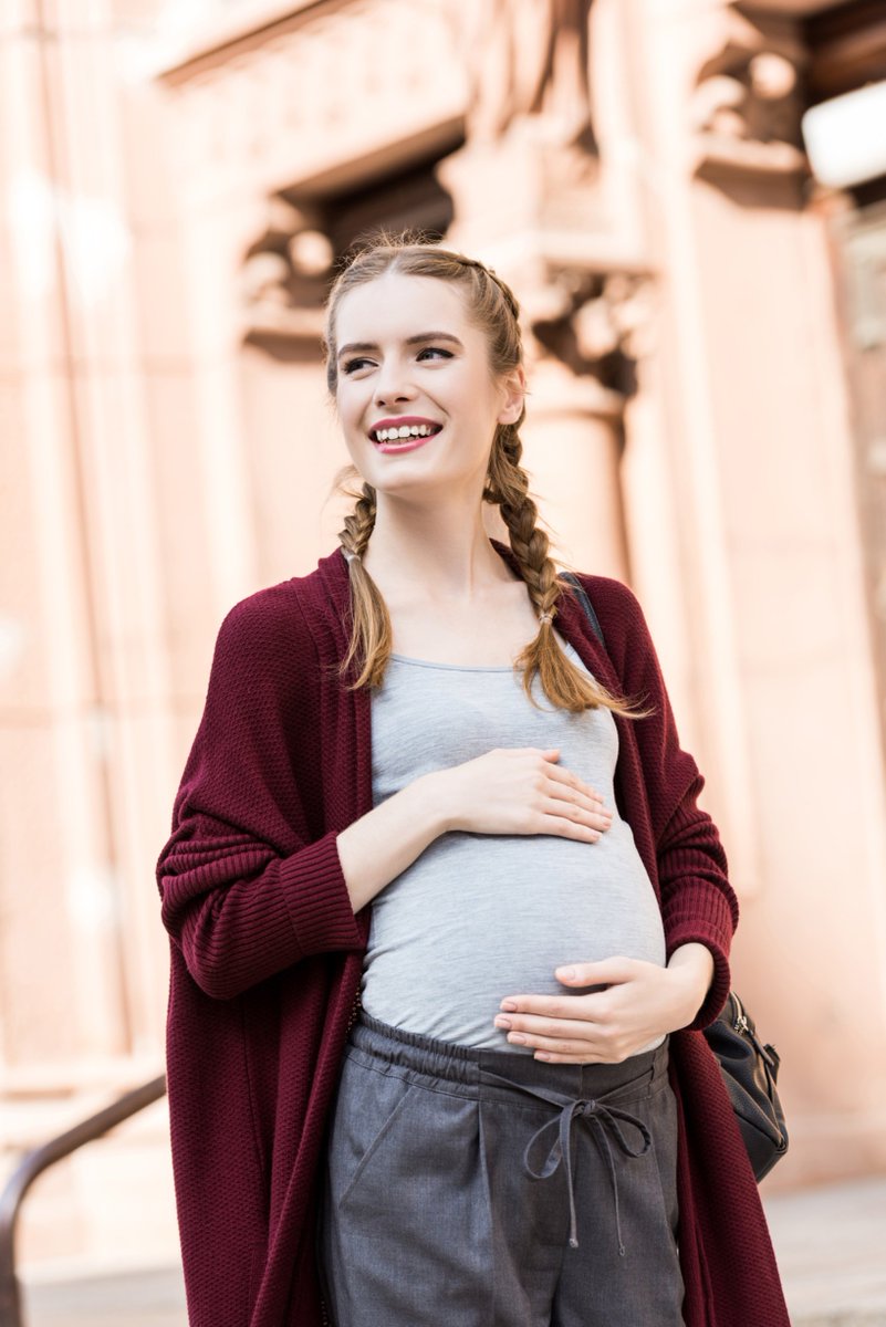 lowmegatron's tweet photo. “I had a young cousin who was about six months pregnant and she showed me her belly had these like purple lightning streak patterns, half an inch wide and brilliant color with a zigzag shiny pattern and it was just the most vivid stretch marks I'd ever seen and I suggested eggs, milk, and oysters, which she ate for two or three days. I think it was just about three days later she came back and showed me her belly, no marks at all.”

Ray Peat responding to a question about foods that can increases progesterone and lower aldosterone.