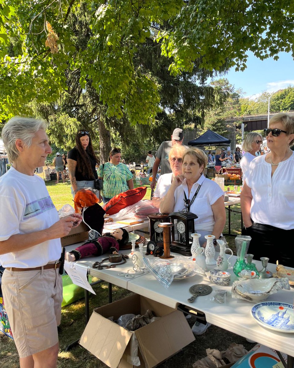 LockwoodMathews's tweet photo. CALL FOR VENDORS!  
Join us for LMMM’s 19th Annual Old-Fashioned Flea Market! Artisans, craftsmen, antique + upcycling vendors welcome. Spaces are filling fast—reserve by July 15 for early bird rates. 
https://t.co/bECsGNEwCp. Call Melissa Dino for info: (203) 838-9799, ext.117 https://t.co/fOSgYJvbj6