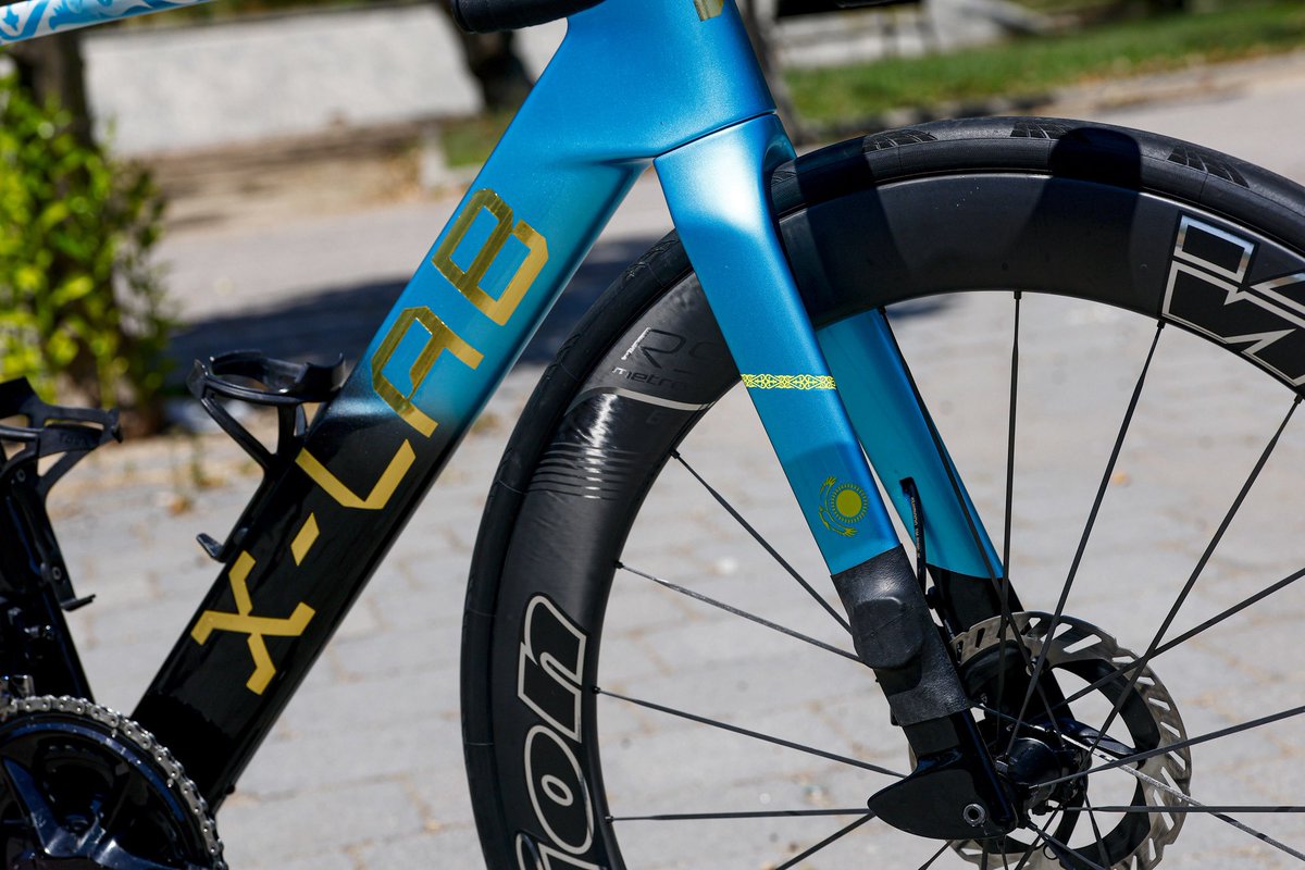 XDSAstanaTeam's tweet photo. 🇪🇸 🇫🇷 PHOTOS: @LeTour 

The new X-LAB AD9 bike of Nicolas Vinokurov, the Kazakh 🇰🇿 road race Champion!

@NicoVino13 

#XDSAstanaTeam #TDF2026

📷 @SprintCycling https://t.co/04kLztRf6f