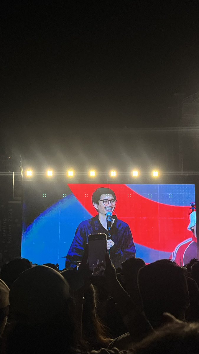 deviptri's tweet photo. Serba serbi konser poliponi bali ketemu pak duta ❤️
Kebetulan semuanya belum nikah padahal udah mau kepala 3 yaampun mau jadi apa kalian ini 🤣🤣🤣 https://t.co/U4VfxsJtSJ