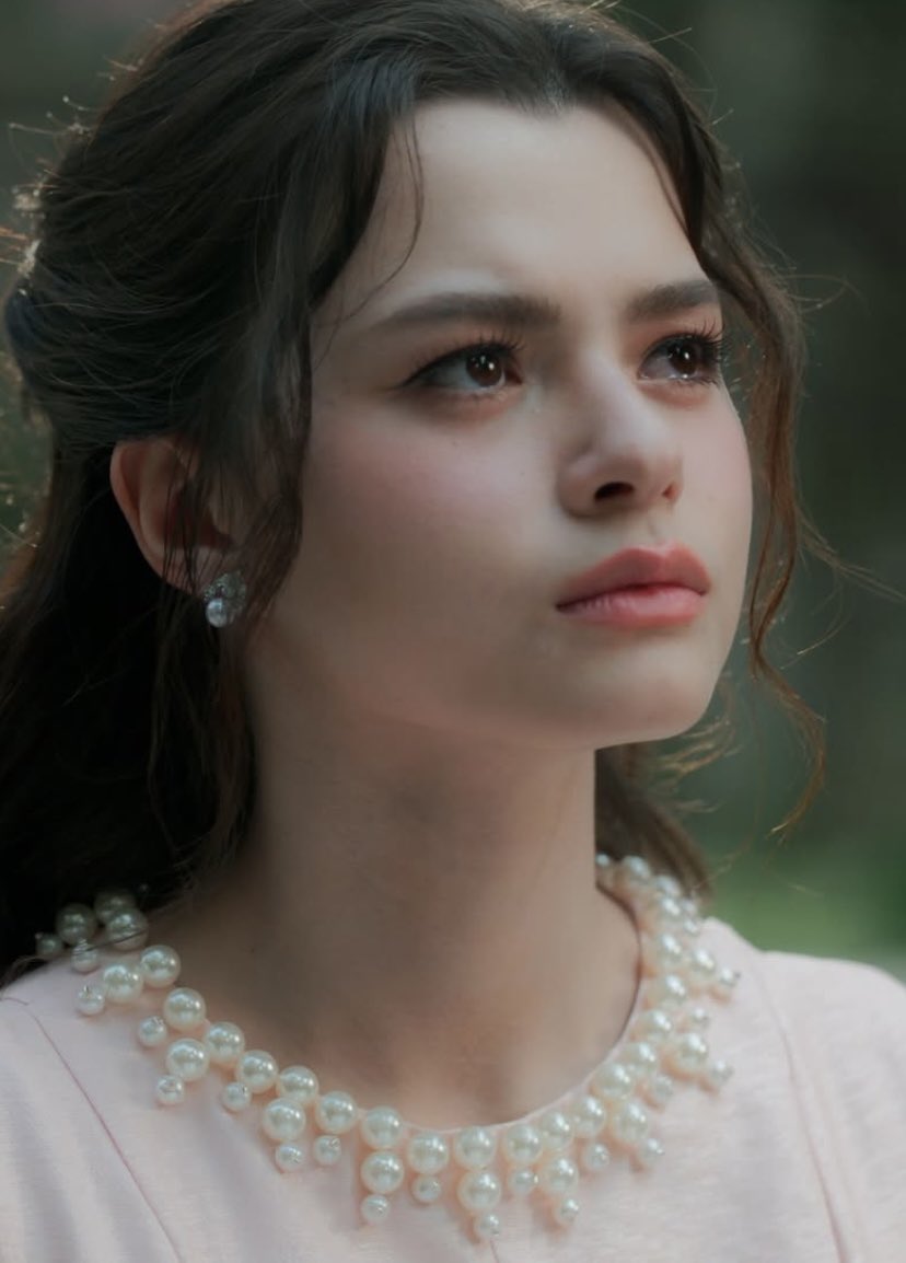 laurflowwers's tweet photo. Quando ela apareceu dessa forma no episódio eu chorei e cadelei por ela 
#Beckysangels https://t.co/gfHMgEx4zt