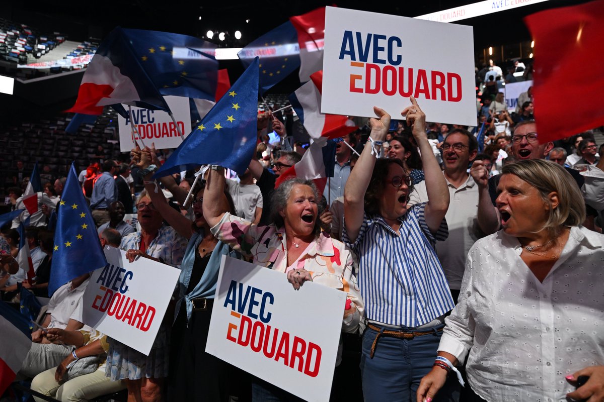 Avec_Edouard's tweet photo. « Voilà le moment où nous allons engager cette campagne pour la France !

Dire qui on est, ce qu'on veut faire, comment et avec qui. Dire où l'on veut emmener la France. Voilà ce que c'est qu'une campagne présidentielle. Le reste est accessoire.

Ici, avec vous tous, aujourd'hui, nous lançons cette campagne présidentielle ! » — Édouard Philippe.

#AvecEdouard