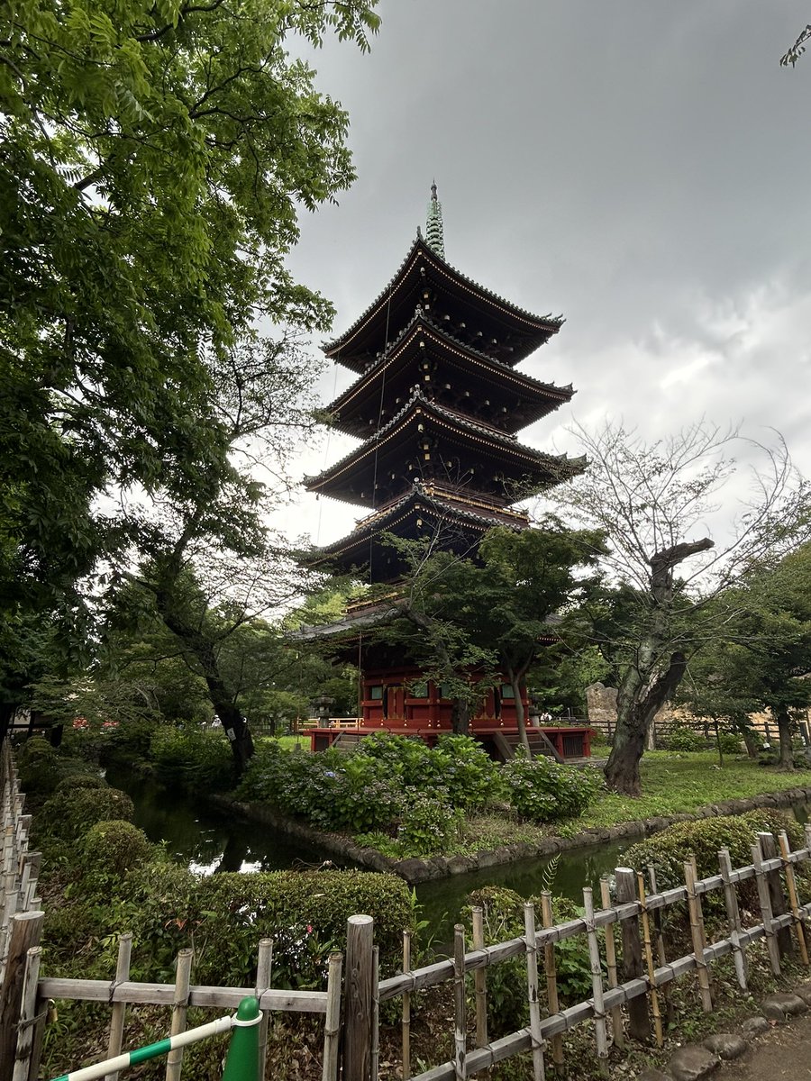 ucchiy1365's tweet photo. 上野公園内にある「上野東照宮」へ久々お参り⛩️
以前は上野動物園からしか近づけなかった五重塔へ参道から間近で観れるようになってました！素晴らしい👍
#上野東照宮 https://t.co/dSaaT1x3KX