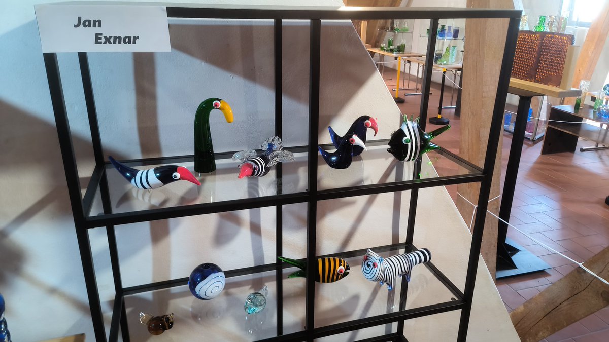 dotheren's tweet photo. A protoze dnes je to hlavne o #BystriceNadPerstejnem , navstivili jsme jejich vsestranne lokalni #muzeum Na to jak je male je nabite od sklepa az po pudu, doslova.
A jisteze se #Shian nejvic zajimal o hornickou pyrotechniku :)
#ShianNaCestach #Vysocina #Vylet https://t.co/b7h8uOKtpJ