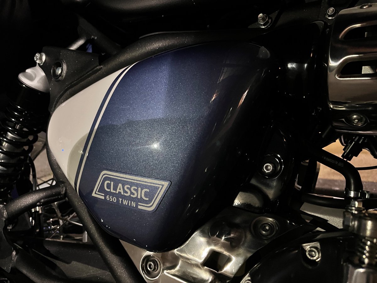 bootsy_sixx's tweet photo. いま欲しいバイクをレンタルで乗って室蘭へやってきました、明後日返却なんだけど明日の予定を何も決めてない
なお全体的にかっこいいバイクなんだけどサッポロビールみたいなこと書いてあるところだけがマイナスポイント https://t.co/UjVn9euSr8
