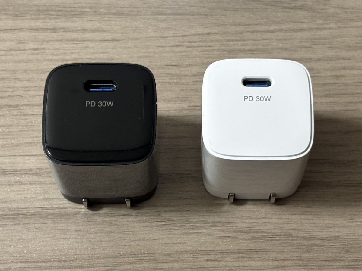 rapo_null's tweet photo. DAISOの30W PD・PPS充電器
スマホやタブレットを急速充電できて、持ち運びしやすいコンパクトサイズ。これで880円はコスパ良すぎる。 https://t.co/ZxOUQOIqsM