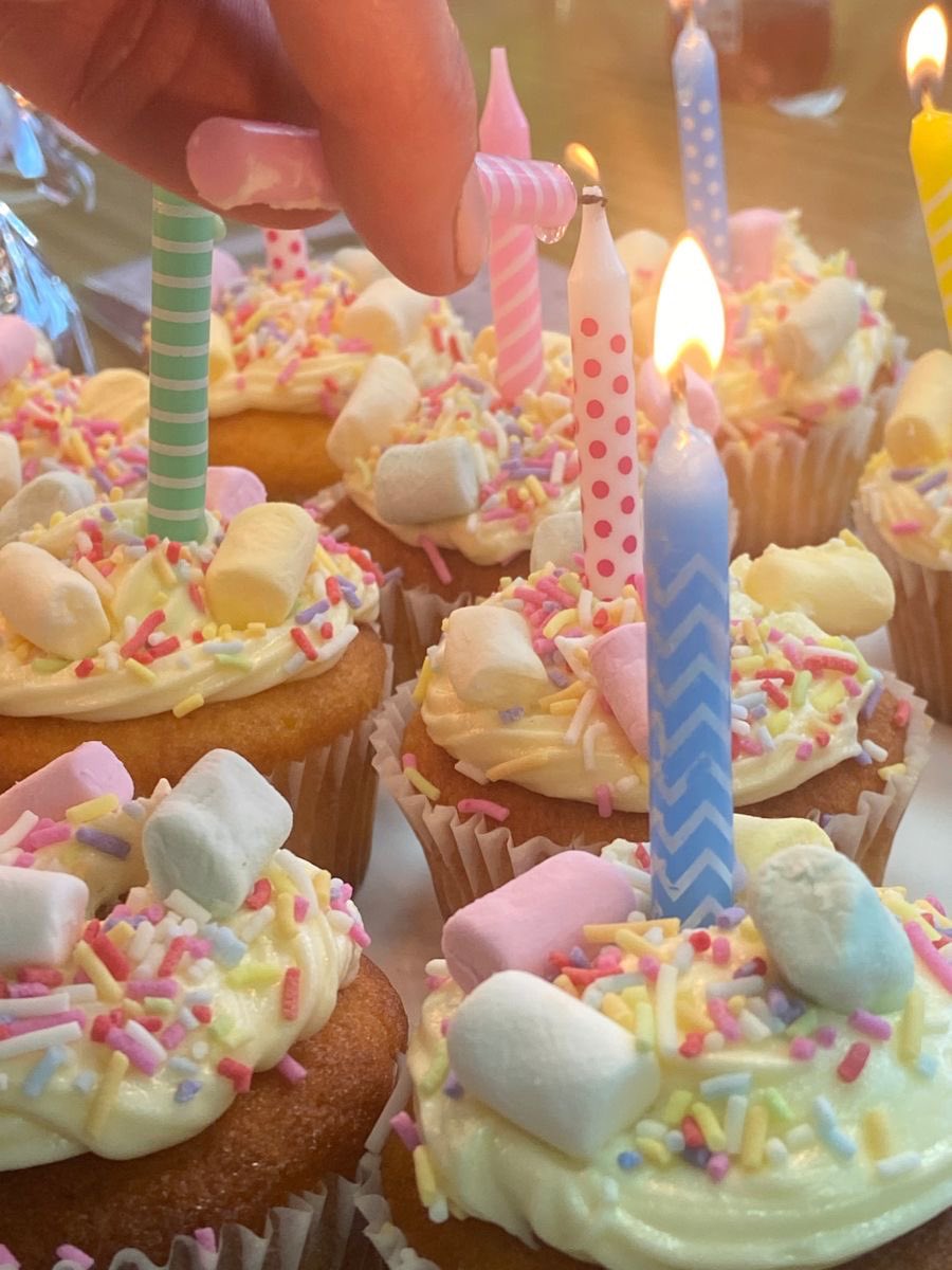 mangobnny's tweet photo. my birthday! 💕 https://t.co/YkDbUfgOKx
