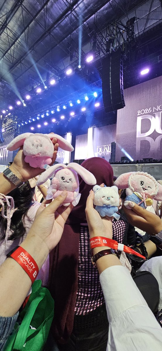 shiningkjh's tweet photo. thank you kak @tixfestival udah bantu aku dapetin duality package
fotonya foto bocil di dalam venue yah 🙏🏻 https://t.co/ihDl83GZi2