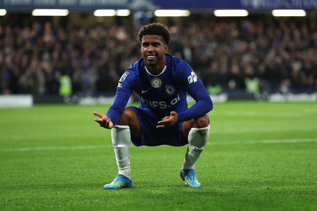 UnitedStandMUFC's tweet photo. 🚨 Manchester United are exploring a move for Andrey Santos, with enquiries made to the 22‑year‑old’s agents. No club‑to‑club talks yet. #MUFC are keen, but the price will dictate the next steps. #CFC would not block a transfer if it suits all parties. [@David_Ornstein] https://t.co/Pvwur49hcJ