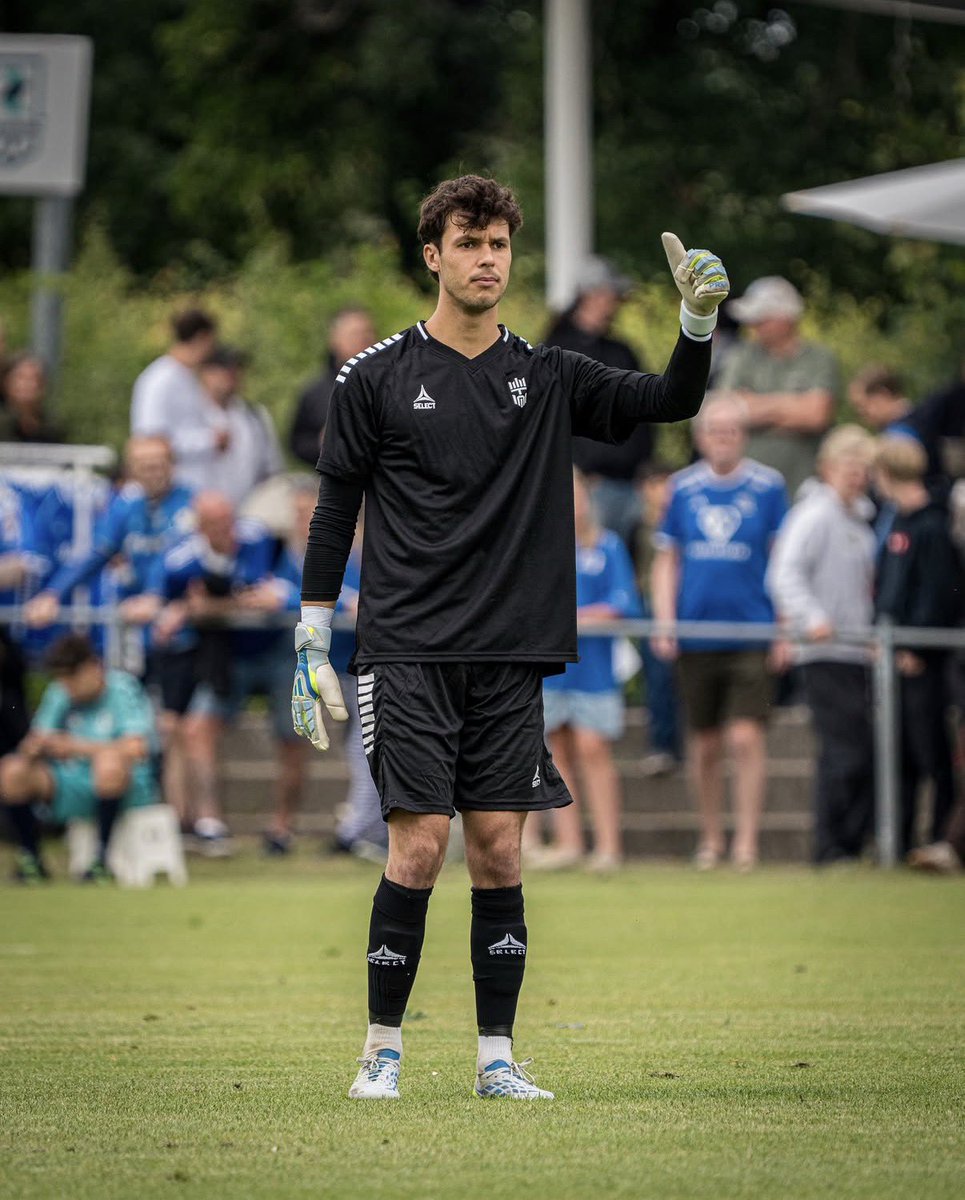 usa__abroad's tweet photo. 🇺🇸 🇩🇰 | Diego Kochen made his unofficial debut for Lyngby, featuring in a friendly against B.93 and earning a 6-3 win!

The #USYNT goalkeeper joined the club a few days ago on loan from Barcelona. https://t.co/1JB7SfbTKd