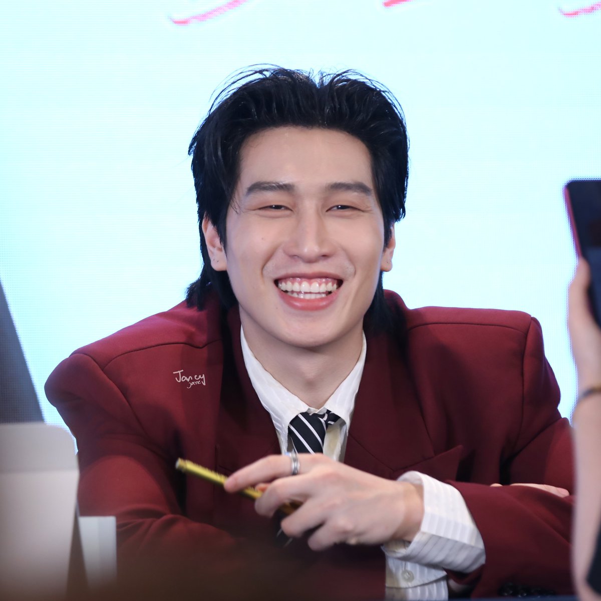 janesps2's tweet photo. แฮรรรรรร่ 😬

BIBLE FANSIGN IN SHANGHAI 

#BibleShanghai1stFansign https://t.co/vtBlsVtlWd
