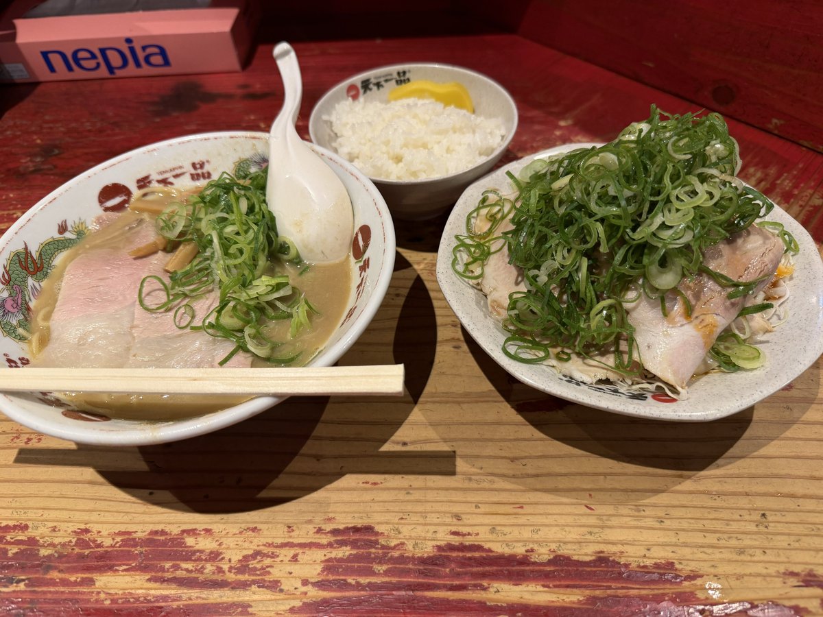 HAJIME730's tweet photo. 全身ずぶ濡れ泥まみれで冷えきった身体がシャワー浴びて天一食べて復活☺︎
髪を3回洗ったのにまだ砂が落ちてくるのも大作戦の余韻 https://t.co/KKefmunoon