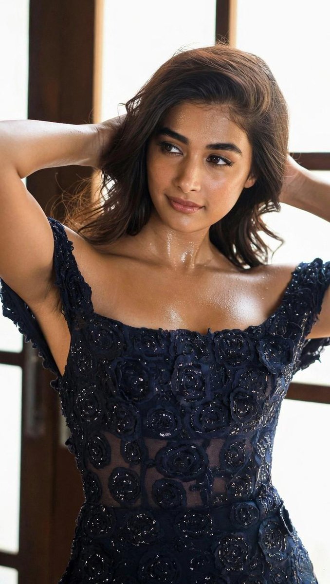 Sareem48's tweet photo. Pooja Hegde is the Real Definition Of a Perfect Face Card!!🔥❤️‍🔥

A THREAD 🧵 https://t.co/v9U1kJzXf2