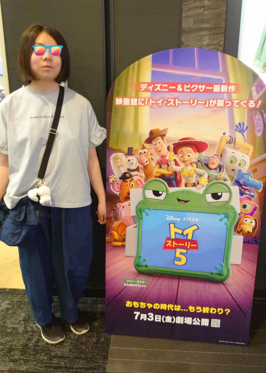 moja_tweet's tweet photo. #トイ・ストーリー５
デジタル・デバイスとの対立、共存を通して描かれる、新たな“つながり”の物語――今作では改めて、子どもに遊ばれるおもちゃの幸せと、唯一無二の個性を全肯定する素晴らしい出会いを描き、思い出と共に応援するジェシーたちの活躍が胸を打つ傑作🤠
娘にも親友ができるといいな…👧 https://t.co/x5cMksvwVg