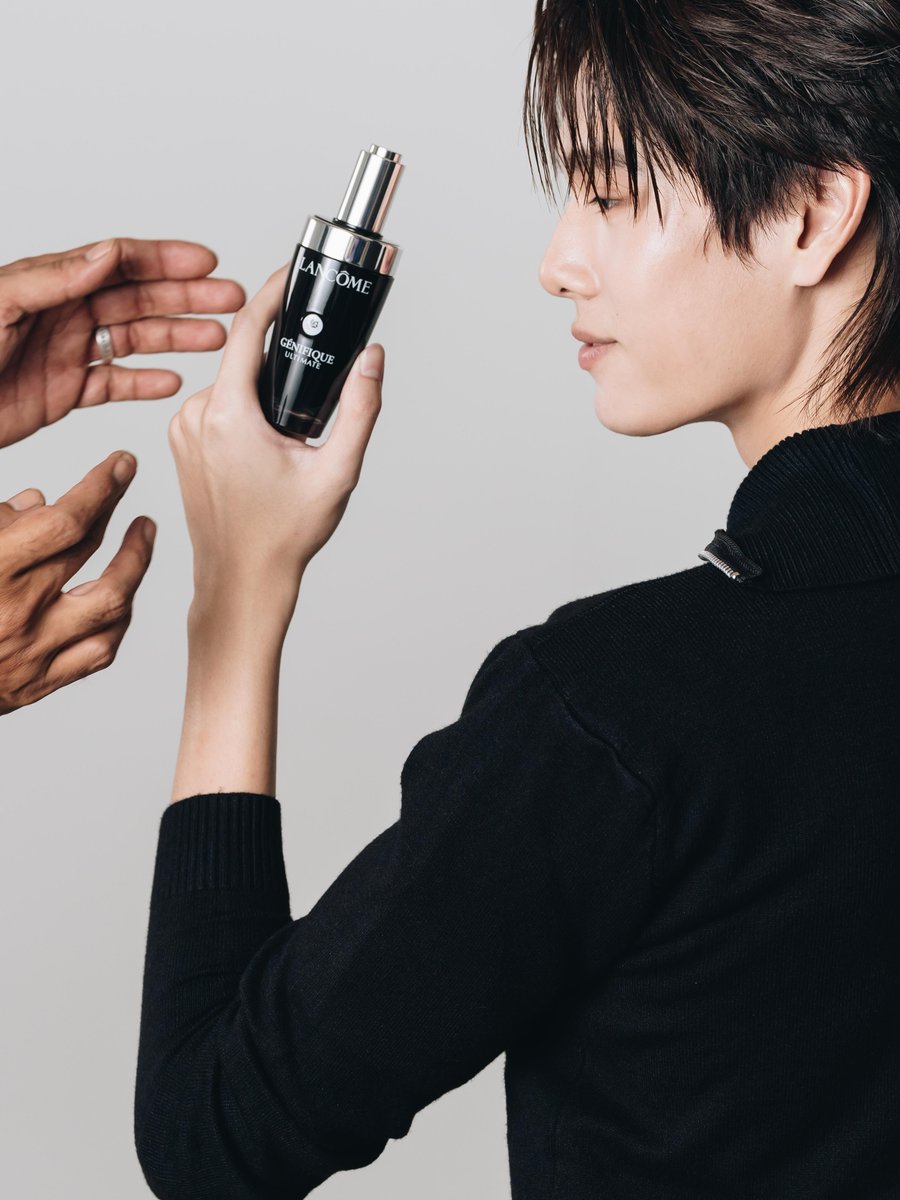 doublepjourney_'s tweet photo. Snap for @phuwintang @lancometh 

📸 IG : laewtael

#GenifiqueUltimatexPhuwin #LancomeSkincare #LancomeThailand
#phuwintang https://t.co/D0svhH1axN