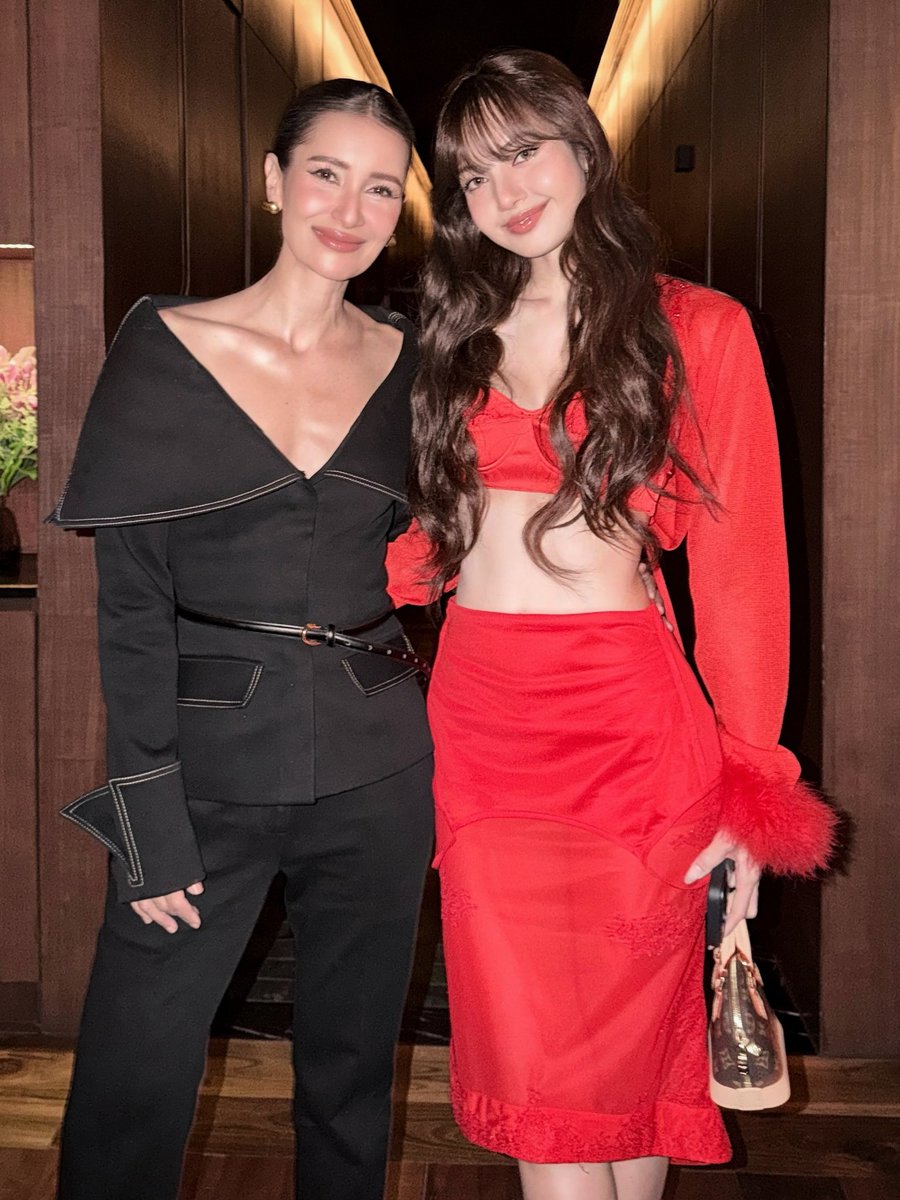 LaliceUpdates's tweet photo. Anne Thong (Thai Actress / TV/Movie Producer) IG update:

“An after-party filled with nothing but warmth. 🤍 So happy to have met your mom... and little Lisa. 😊🤍  
And to have spent such a fun time with everyone…..”

🔗 https://t.co/J8H5FFRRN7

@wearelloud @SHISEIDO_brand 

LISA ULTIMUNE STUDIO BKK
#LISAxSHISEIDO
#LISAwithULTIMUNE
