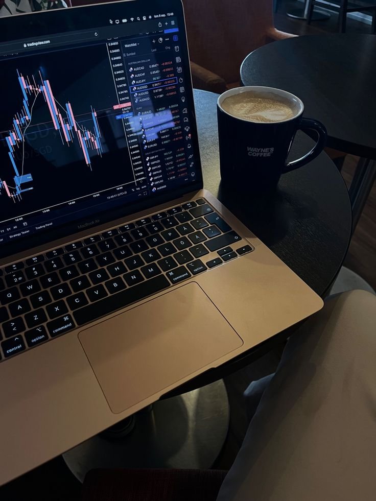 HamidListings's tweet photo. GM ☀️

The market is loud, but your mind doesn’t have to be.

Breathe. Observe. Then move with clarity.

What’s one thing you’re locking in focus on this week? Drop it below 👇

#GM #Crypto #TradingMindset #Biconomy #BiconomyCom https://t.co/te0RzuyN5w