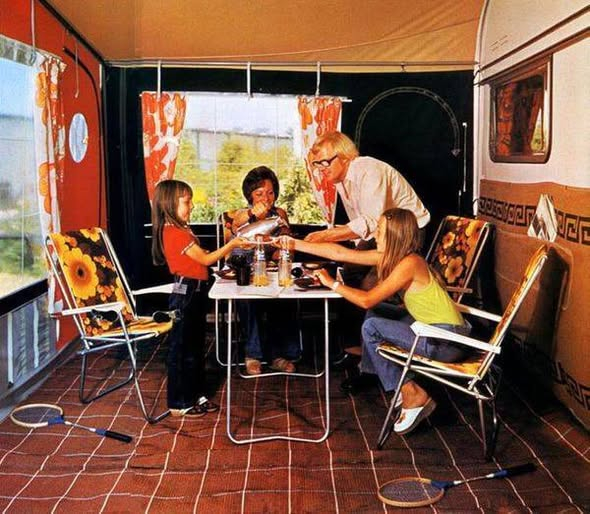 Generations7080's tweet photo. C'était, LES chaises de camping ! Elles ont accompagné pas mal de monde pendant les vacances d'été ! 

 Qui a connu cette époque ? https://t.co/iYe9ndNKyF