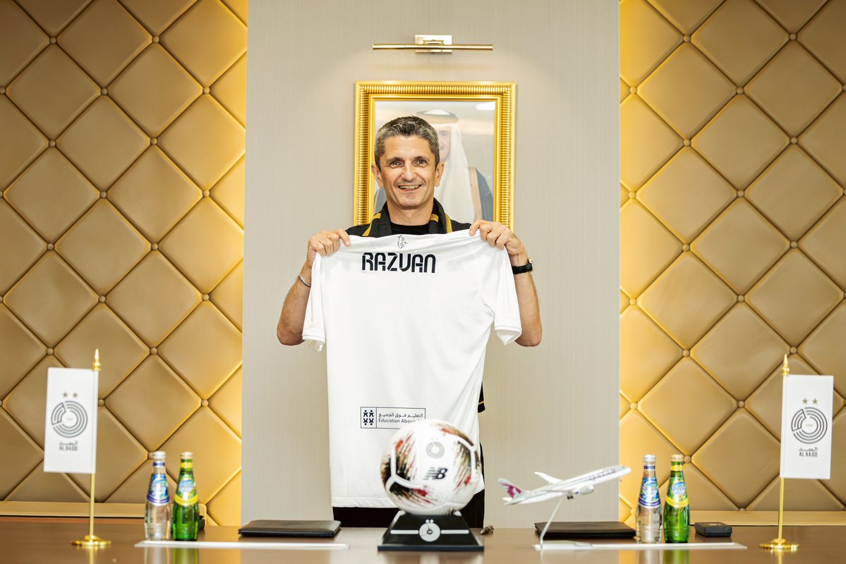 AlsaddSC's tweet photo. ✍️🏻 | رسمياً | رزفان لوشيسكو مدرباً للزعيم لموسمين قادمين .
#السد | #AlSadd https://t.co/BGjHH92QFe