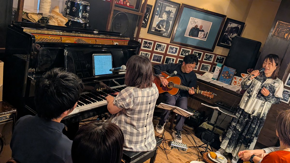 Gannco's tweet photo. 天然デンネンズ JAZZCAFE MURRA 定期ライブvol.27
Tribute to CHAGE &amp; ASKA Live
＠ 出町柳 Jazz cafe Murra(むーら)
大津から出町柳へ、天然の定期ライブはりほさんとチャゲアストリビュート。
初めての曲も半分くらい？チャゲアス好きの人が満足してたようだしトリビュートは成功かな、2回目はある？ https://t.co/Mqqsdet7TS